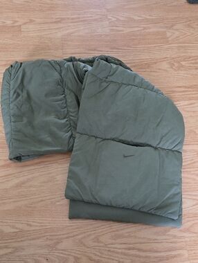 NIKE Therma Fit Quilted Wrap